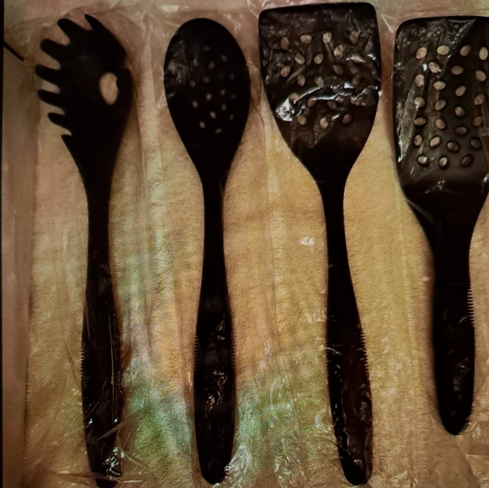 4 piece SET Kitchen Utensils, Spoon, 2 Spatulas, Spaghetti, NEW, Black, $ Firm